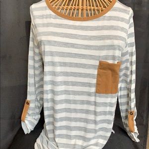Quarter length sleeve casual top